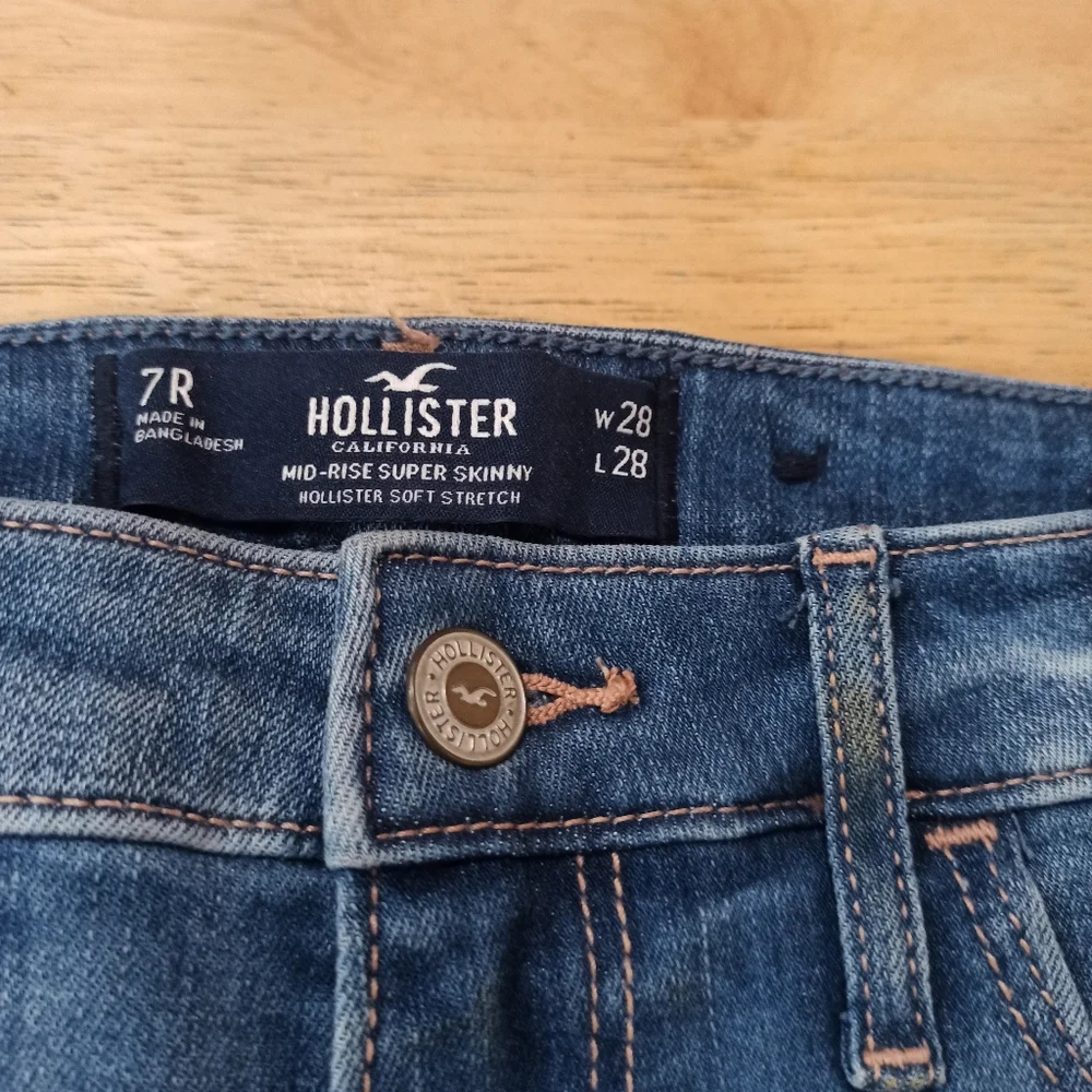 HOLLISTER CALIFORNIAMID-RISE SUPER SKINNY jeans - Picture 6 of 15